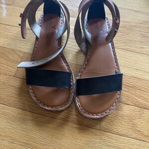 American Eagle Outfitters Black and Tan Sandals